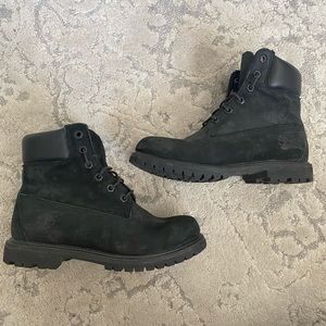 Women’s Black Timberland’s size 7.
